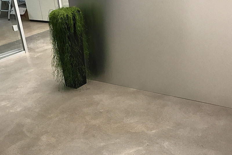 08-raumwerk-koeln-fugenlose-fussboeden-und-wandflaechen-mit-produkten-von-frescolori